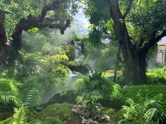 -Chom Cafe and Restaurant