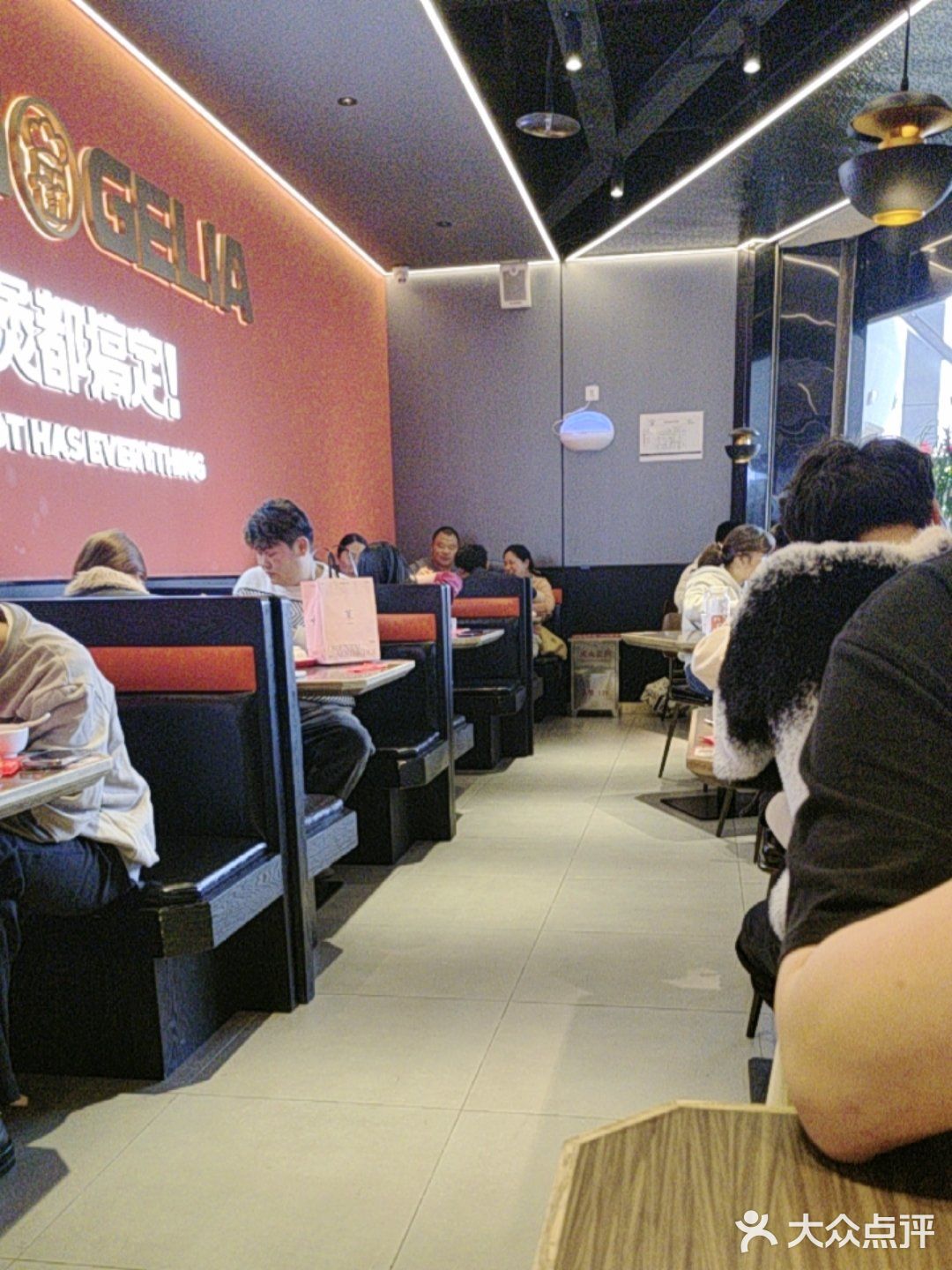 临海银泰胖哥俩的虎皮鸡爪煲