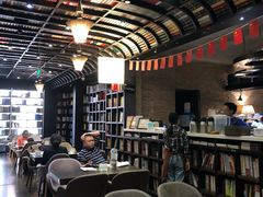 -钟书阁(松江泰晤士小镇店)