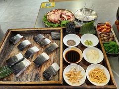 -围炉肉舍•炭烤活鳗•丹东海鲜烤肉(步行街店)