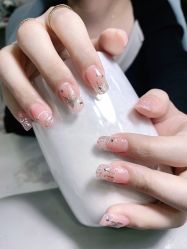 -蜜桃美甲美睫化妆