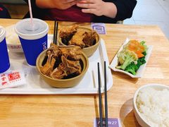 -万和春排骨砂锅米饭(新业广场店)