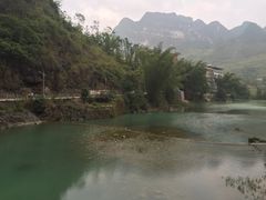远处是新开发的养生公寓-百魔洞景区