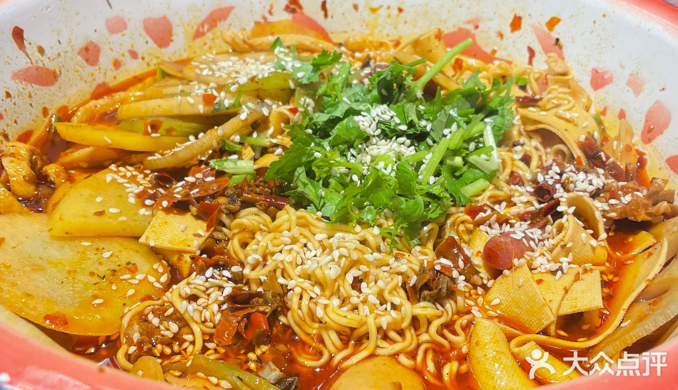 贵阳最好吃的麻辣烫！[吐]