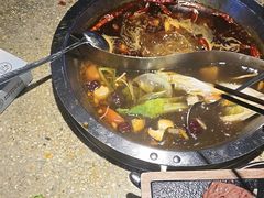 -茅草房·河畔园林火锅