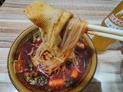 红油米线加豆皮-老字号杨坡红油米线腊汁肉夹馍(东四道巷店)