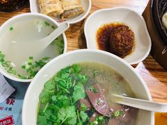 鸭血粉丝汤-佬钱湾仔(衣裳街店)