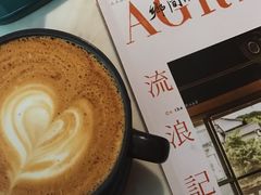 -彳亍咖啡·这里(水湾路店)