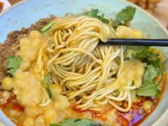 -爆炸头阿姨小四川正宗川味小吃(无任何分店)