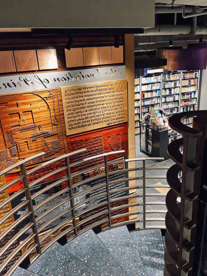 问闻书店西西弗总部概念店