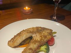 香煎鲷鱼配橄榄蒜香酱-MARU玛露音乐餐厅(大学路店)