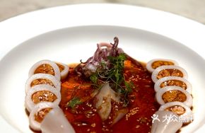 Sea Urchin Stuffed with Dongshan Small Squid