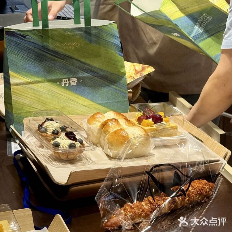 救命！！！从小吃到大的面包店又开新店了！！！