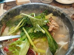 -鲁朗纳麦石锅鸡庄园