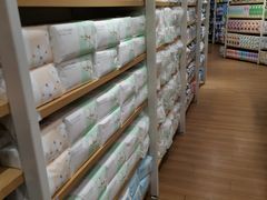 -名创优品(北京新中关购物中心地铁层店)
