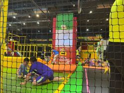 -蹦蹦跳跳(新奥购物中心店)