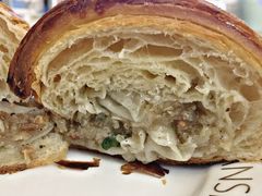 牛角包烧麦-不正咖啡(万达尊店)