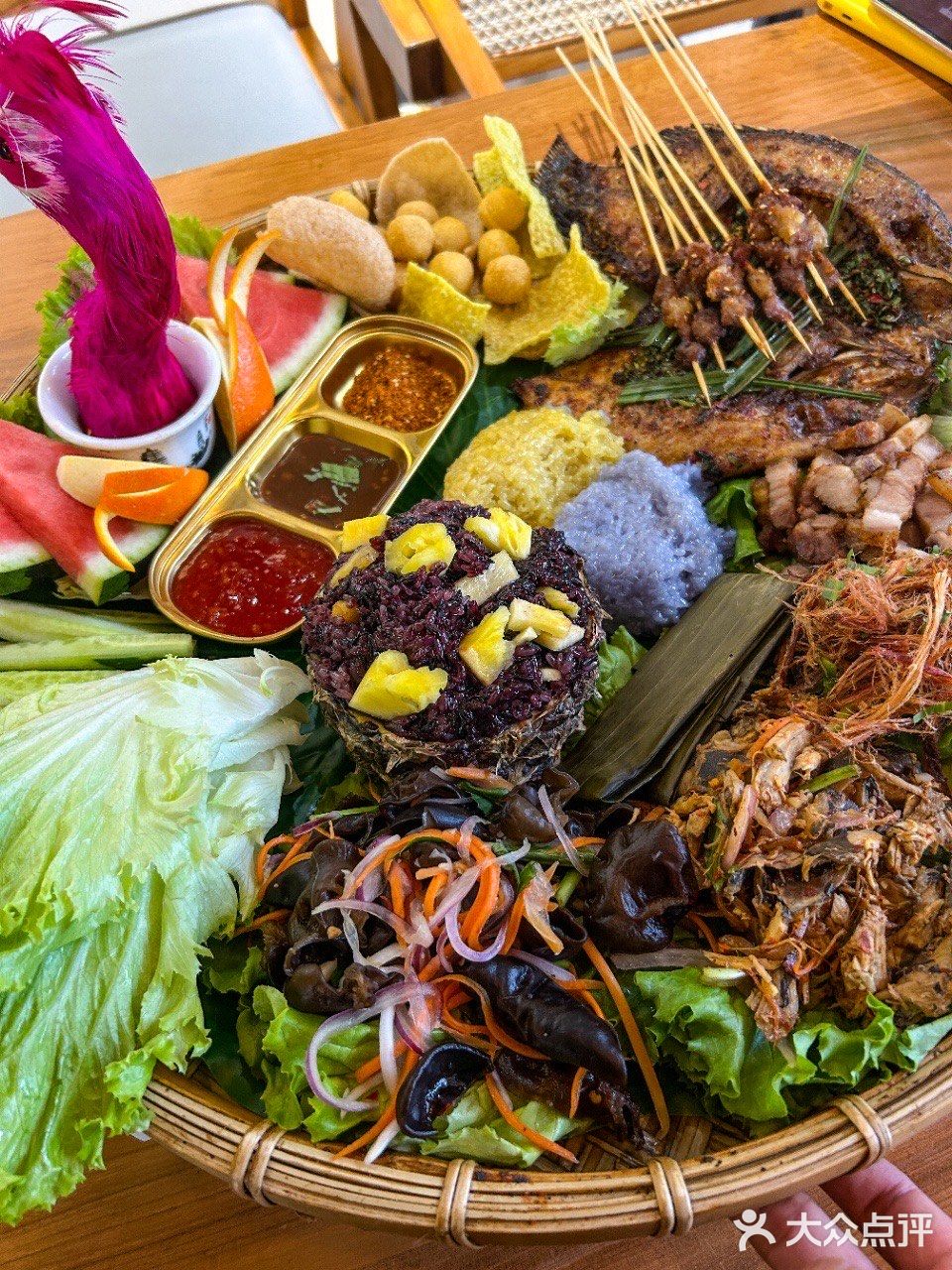 门店是一家傣味餐厅一共有两层菜品和环境 颜值都巨高