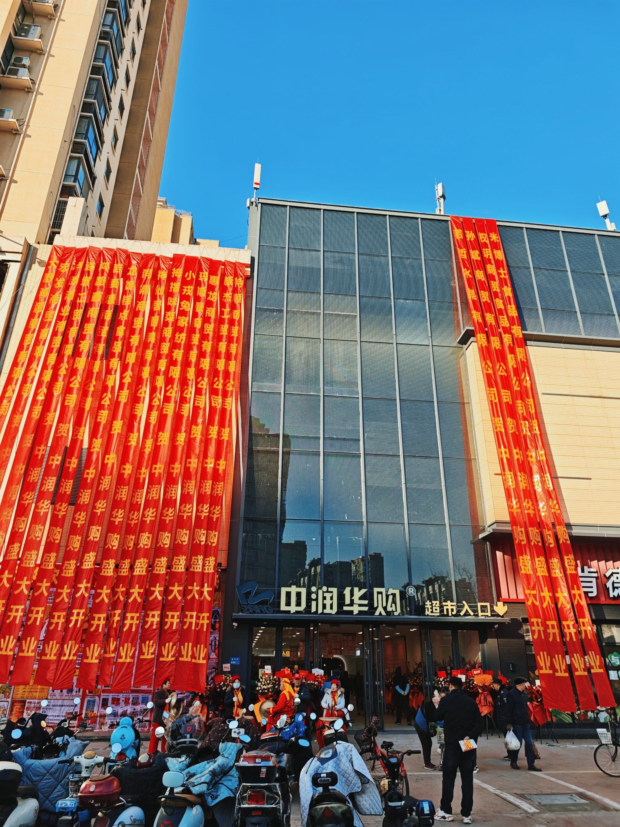 无锡倒闭很久的超市复活了