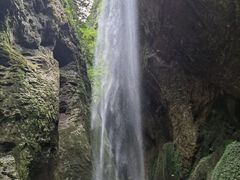 -龙水峡地缝景区