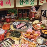 这家烤肉店太韩了！从门头到墙壁都吼吼看