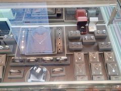 -恒一珠宝·回收黄金钻石奢侈品(灵岩南路店)
