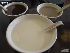 豆浆+红豆沙+绿豆沙-朱鸿兴面馆(镇湖店)