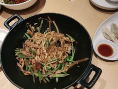 铁锅豆角花肉焖面-大师兄·西北小馆(金湾华发商都店)