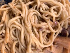 -松树干拌面店
