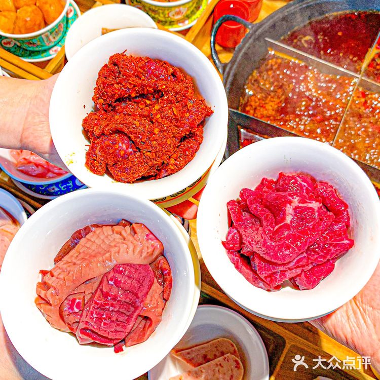 重庆居民楼下的九宫格火锅🔥 288吃48个菜