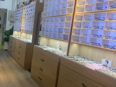 -天空之镜眼镜店蔡司依视路配镜授权零售店(望京颐堤港店)