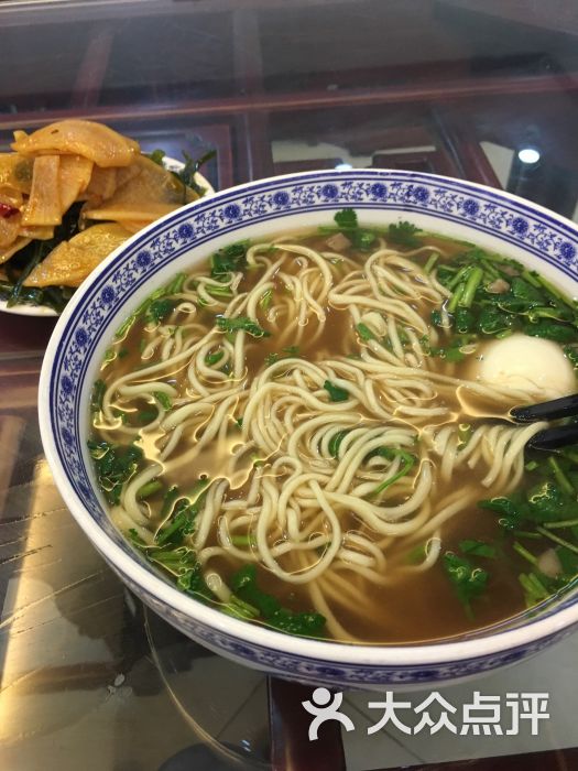 大碗毛细牛肉拉面