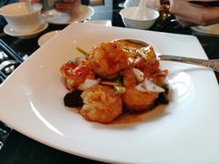 黑蒜大千爆虾球-北京四季酒店·采逸轩