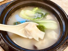砂锅鲜虾小馄饨-老上海里弄味道(知春路店)