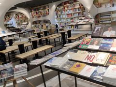 -钟书阁(珍园店)
