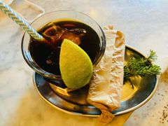 冷萃美式和黄油脆片-野草莓自由市场