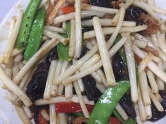 花生苗炒花肉-勒南公舍(龙江店)