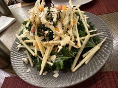 羽衣甘蓝苹果沙拉-WOLFGANG PUCK KITCHEN & BAR(迪士尼小镇店)