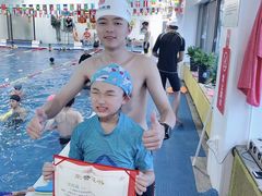 -鲨鱼游泳培训中心