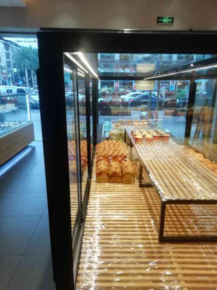 five伍氏(田安店)-"伍氏特香包有段时间没来了手上有去年的.