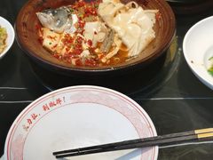 -阿瓦山寨·湘菜现炒·剁椒鱼头王(咸阳总店)