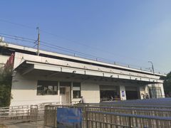 -佘山地铁站-停车场