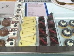 -UNI UNI(环亚凯瑟琳店)