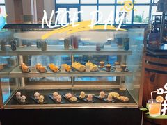 面包甜点陈列柜-海口香格里拉大酒店·大堂吧