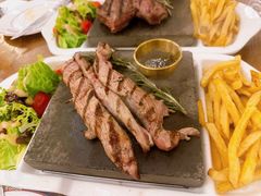 烤新西兰草饲肉眼扒配香草牛油汁-Entrecôte 法国牛扒馆(保利·时光里店)