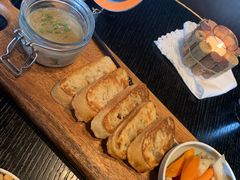 鸭肝慕斯/ 自制腌菜/ 烤法棍-wineapp葡萄酒餐吧(外滩金融中心店)