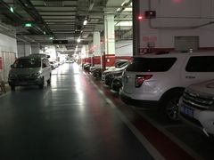 -奥林匹克森林公园南门-停车场