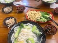 -丽虹云南过桥米线(兴工街店)