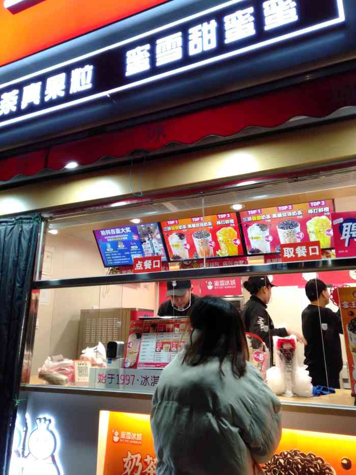 大润发(大沽南路店)-"疫情时期当前不敢出门买菜,看不少人出去,.