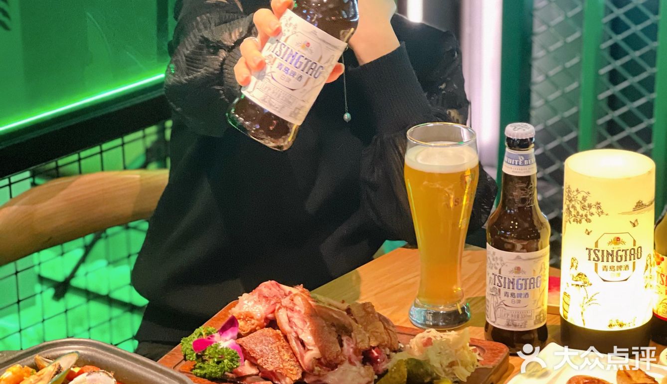 周末小聚好去处·超巨氛围感啤酒餐吧